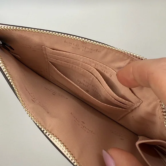 Kate Spade Staci Medium L Zip Wristlet LIKE NEW 💗 - Picture 6 of 11